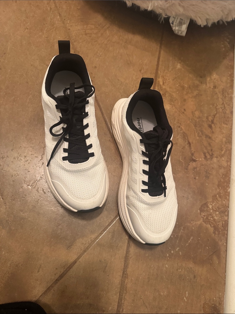 NortiV8 White and Black Chunky tennis shoes - Picture 2 of 6